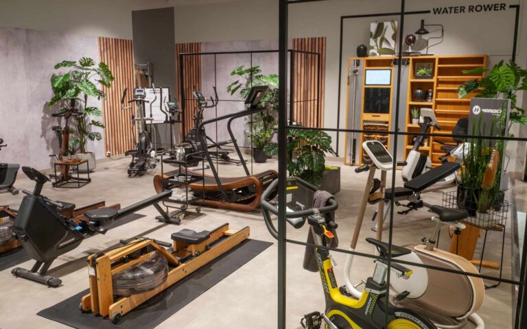 Große Fitnessgeräte in der SportWelt