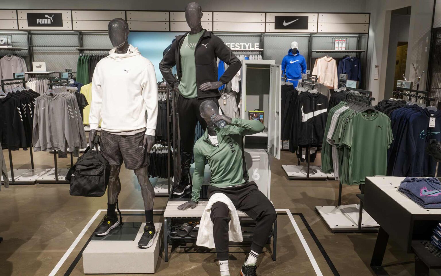 Fitnessbekleidung für Herren in der Sportabteilung