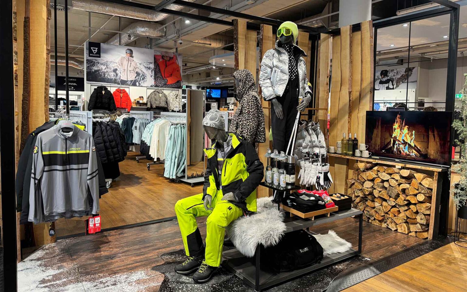 Figuren in Skirausrüstung