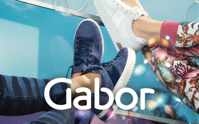 Blaue und weiße Schuhe mit Gabor Logo