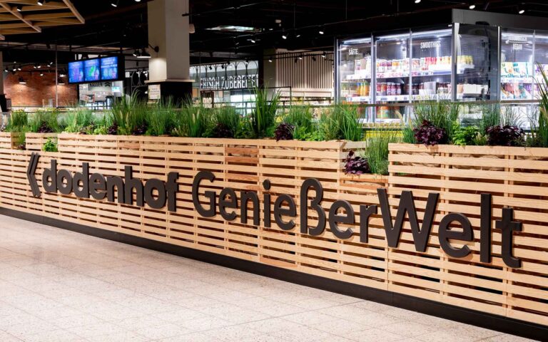 dodenhof Genießerwelt Schriftzug und Produkte