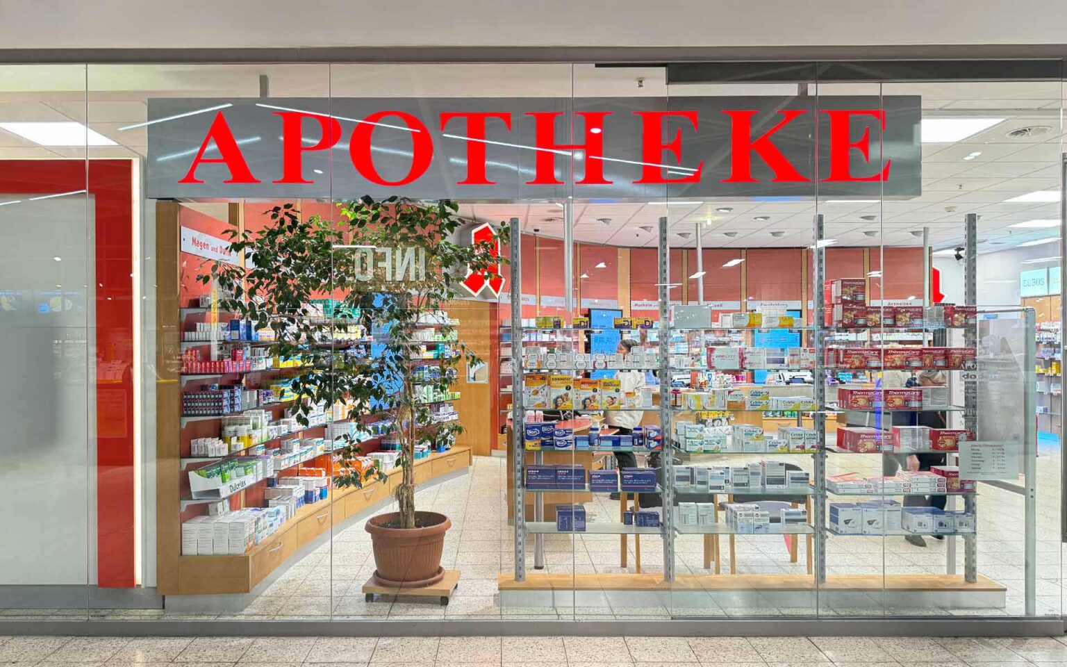 Die Apotheke in der Shopmall von außen
