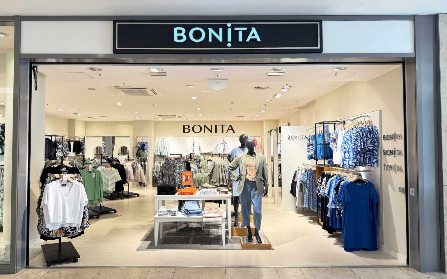 Bonita in der Shopmall von außen