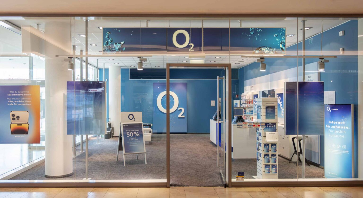 o2 in der Shopmall von außen