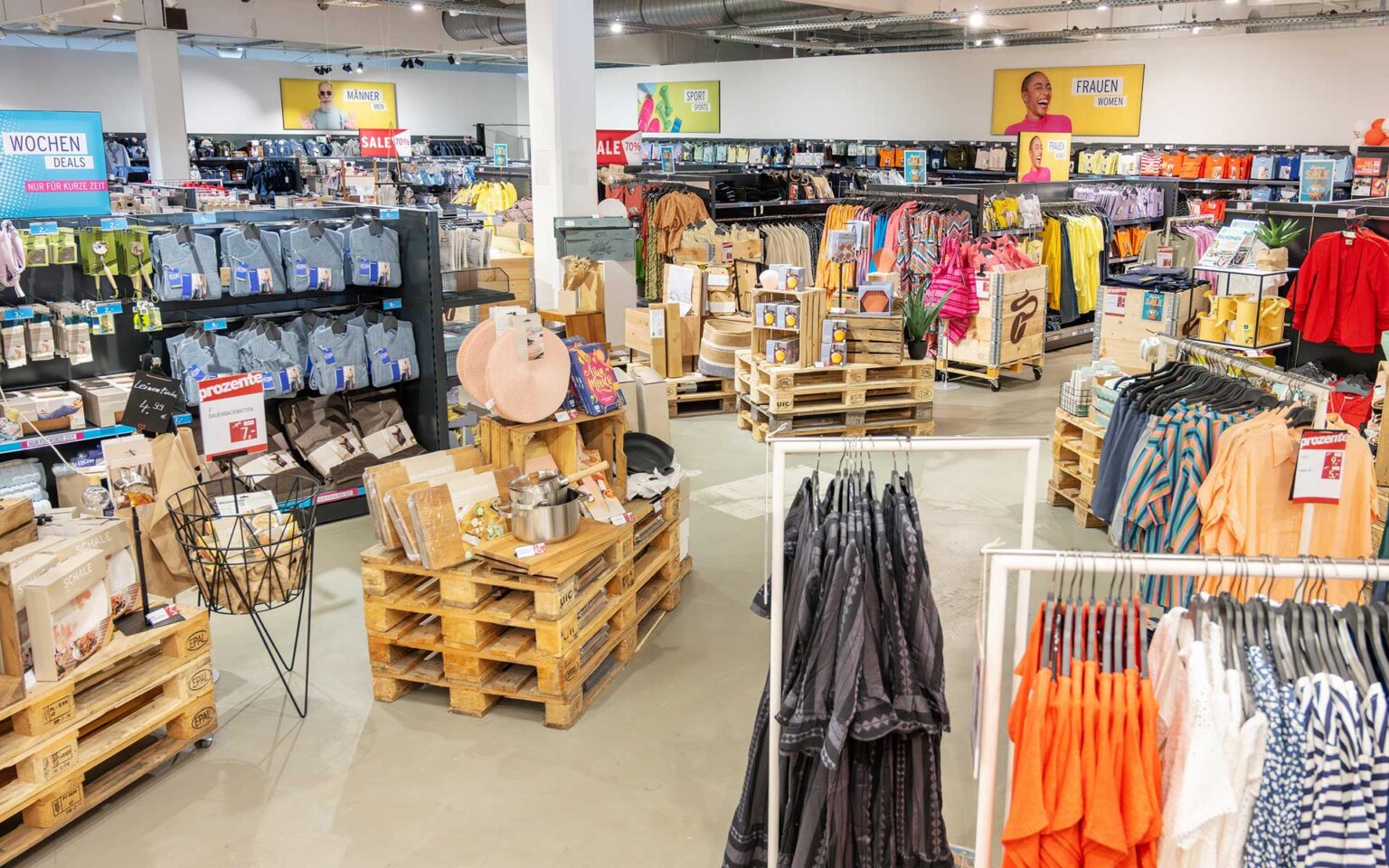 Tchibo Outlet innen verschiedene Produkte