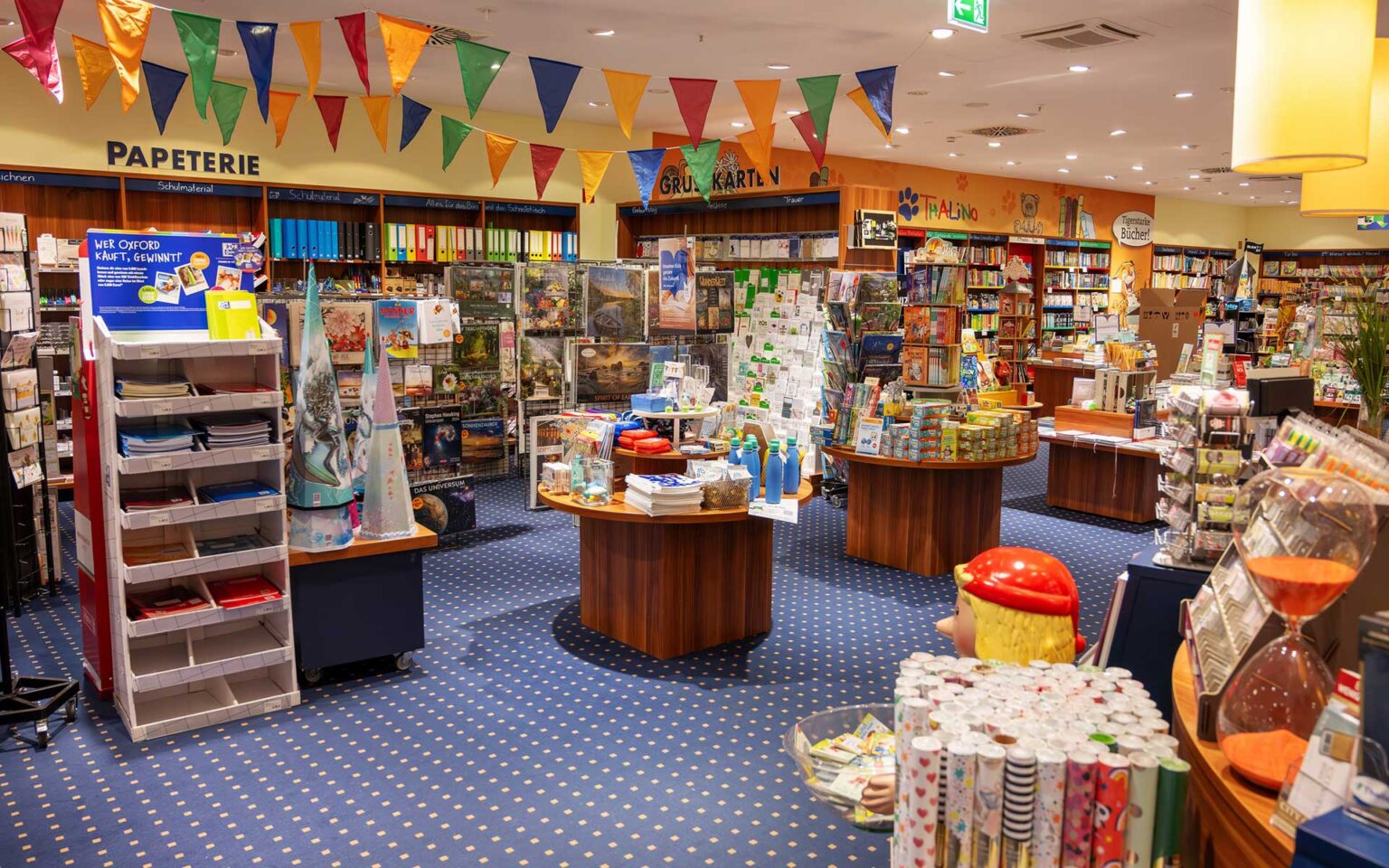 Thalia innen, verschiedene Produkte zu sehen