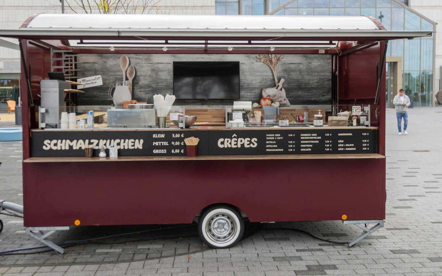 Crépes Wagen auf dem Vorplatz