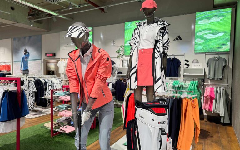 Golfoutfits und -zubehör