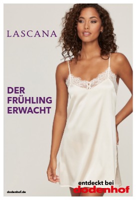 Model im weißen Lingeriekleid mit Spitze